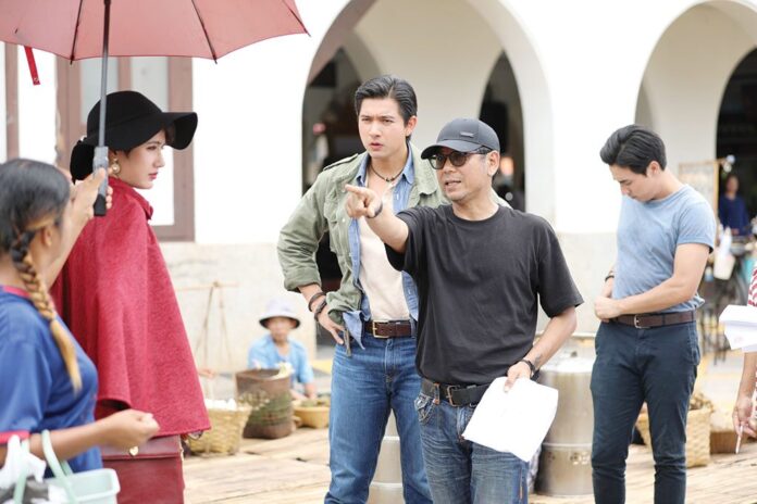 เบื้องหลังมายา