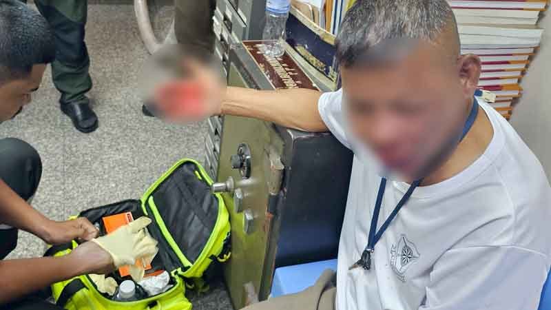 หนุ่มเมาขับ หัวร้อน รัวหมัดไม่ยั้ง ต่อยตำรวจบาดเจ็บ ขณะล็อกตัวเข้าห้องขังโรงพักบางเขน