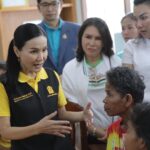 “รมว.นฤมล“ลงพื้นที่เยี่ยม”ยายสะทน“เหยื่อเหตุระเบิดชายแดนไทย–กัมพูชา”