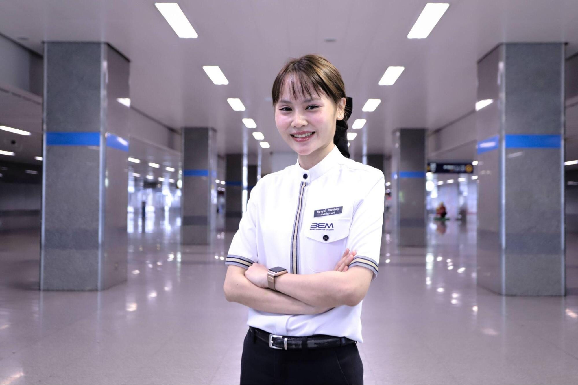 นางสาวศิริกาญจน์ โรจนอนันต์กุล เจ้าหน้าที่สถานีรถไฟฟ้า MRT