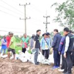 รมว.เกษตรฯ ลงพื้นที่สุโขทัย สั่งชลประทานเร่งคุมน้ำยม