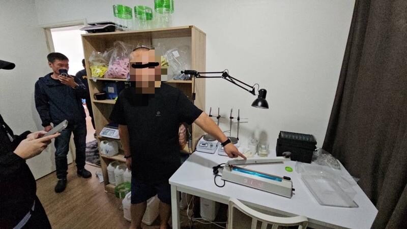 Police seize illegal e-cigarettes and ketamine in Bangkok raid | News by Thaiger
