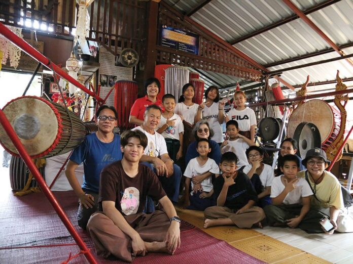 สดจากเยาวชน