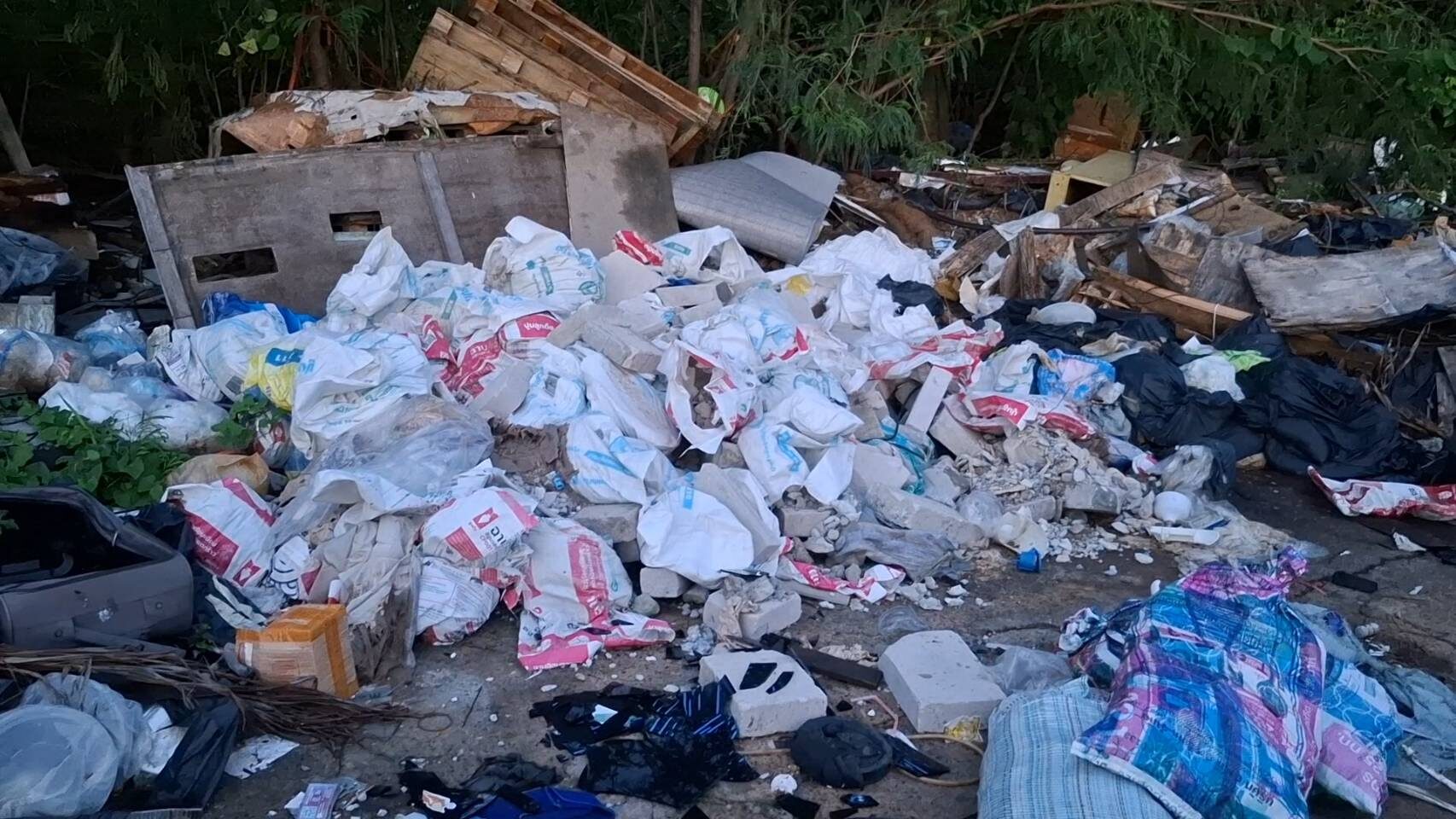 Illegal waste dumping plagues Bang Phli residents | News by Thaiger