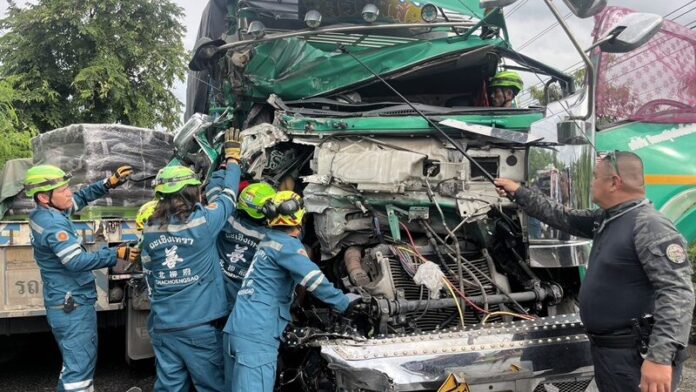 Truck collision in Chachoengsao claims life, injures another | News by Thaiger