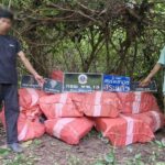 สกัดจับ 2 ชาวขแมร์ ลักลอบขนบุหรี่เถื่อน เกือบ 16,000 ซอง ข้ามชายแดนไทย-กัมพูชา