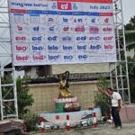 เฮถ้วนหน้า ชาวบ้าน-ลูกศิษย์ วัดดังเมืองนนท์ เลขเด็ดปฏิทินยักษ์ เสี่ยงโชครับทรัพย์หลายแสน