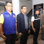 พ่อเมืองโคราช จับ ขรก. ตรวจปัสสาวะหาสารเสพติด พบฉี่ม่วง 16 ราย ลาออกทันที