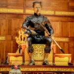 ชาวบ้าน แห่กราบไหว้ ขอพร องค์สมเด็จพระนเรศวร ช่วยปกป้องคุ้มครองทหารไทยแคล้วคลาดปลอดภัย