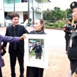 ร่าง จ.ส.อ.(พ)ธีระยุทธ 'พลีชีพปกป้องชาติ' กลับถึงบ้านเกิดแล้ว ภรรยา-ลูก ร่ำไห้แทบใจสลาย
