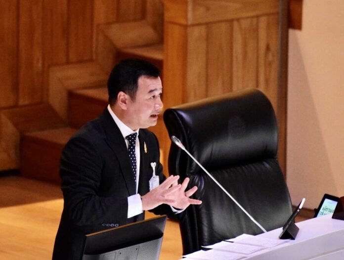 นายสรวงศ์ เทียนทอง รมว.ท่องเที่ยวและกีฬา