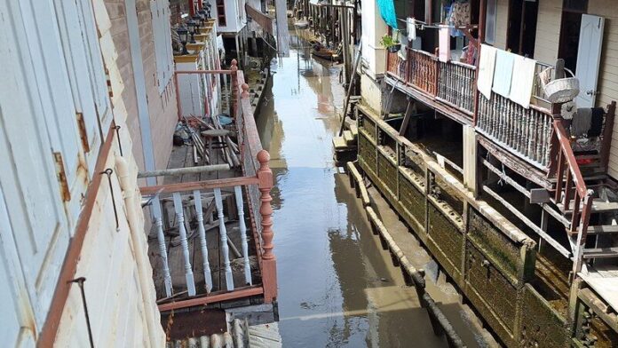 Burglaries in Samut Prakan homes during high tides, losses over 4 million baht | News by Thaiger