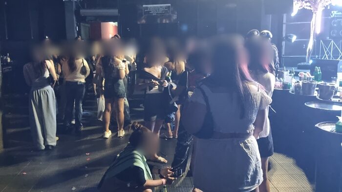 Nightclub raid in Nonthaburi uncovers drugs, 16 test positive | News by Thaiger