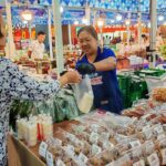 รองผู้ว่าฯ แม่กลอง เปิดงาน ตลาดนัดชุมชน OTOP สมุทรสงคราม โชว์สินค้าท้องถิ่นหลากหลาย