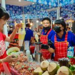 รองผู้ว่าฯ แม่กลอง เปิดงาน ตลาดนัดชุมชน OTOP สมุทรสงคราม โชว์สินค้าท้องถิ่นหลากหลาย