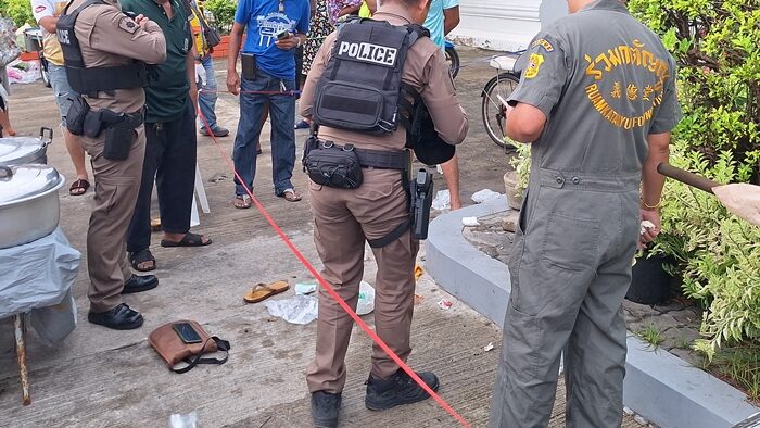 อส.ตร. หวังจบชีวิตหนีผิดกลางวัดดัง สาหัส หลังถูกแจ้งความพยายามอนาจาร นร.หญิงวัย13 ตำรวจค้นบ้านเจอจดหมาย แม่เหยื่อเล่าวันเกิดเหตุ