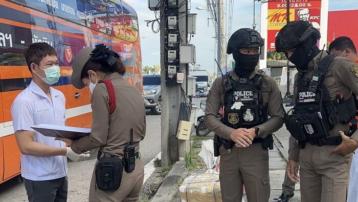 ช็อกทั้งรถทัวร์ ผู้โดยสารสาว กลายเป็นศพ นั่งเสียชีวิตสลด เผยผลชันสูตร คาดสิ้นใจมาแล้วไม่ต่ำกว่า 3 ชั่วโมง ด้าน สามี รู้ข่าวตกใจมาก หวังจะมารับที่นัดหมายไว้