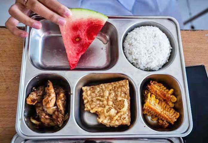 โครงการอาหารฟรี “ทำพิษอีก” 365 คนป่วยหลังกินมื้อเที่ยงที่โรงเรียนในอินโดนีเซีย