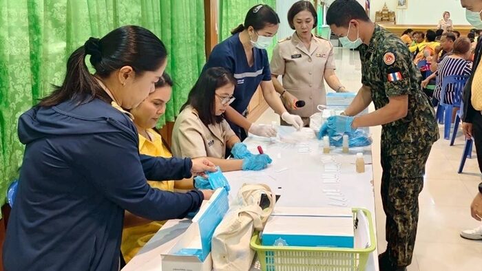 นายอำเภอสองพี่น้อง เซอร์ไพรส์ สั่งปิดห้องประชุม ตรวจฉี่ ข้าราชการ ตั้งแต่ผู้บริหารยันลูกจ้าง 202 คน เจอ พนักงานเทศบาล ปัสสาวะเป็นสีม่วง 5 คน ไล่ออกทันที