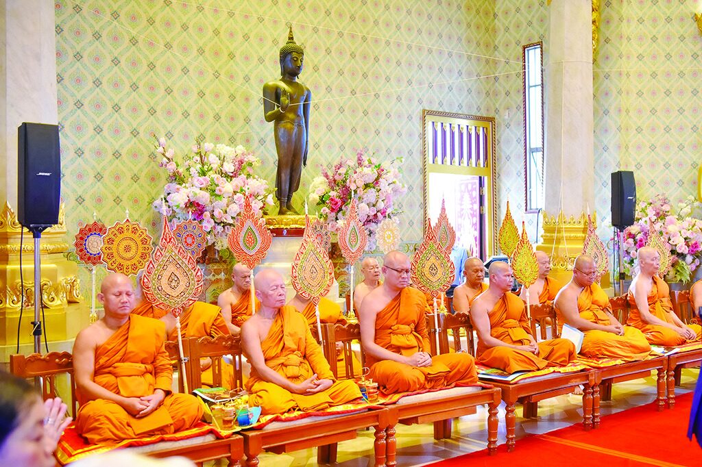 ข่าวสดพระเครื่อง - คณะสงฆ์เจริญพระพุทธมนต์ ถวายราชกุศลพระพันปีหลวง
