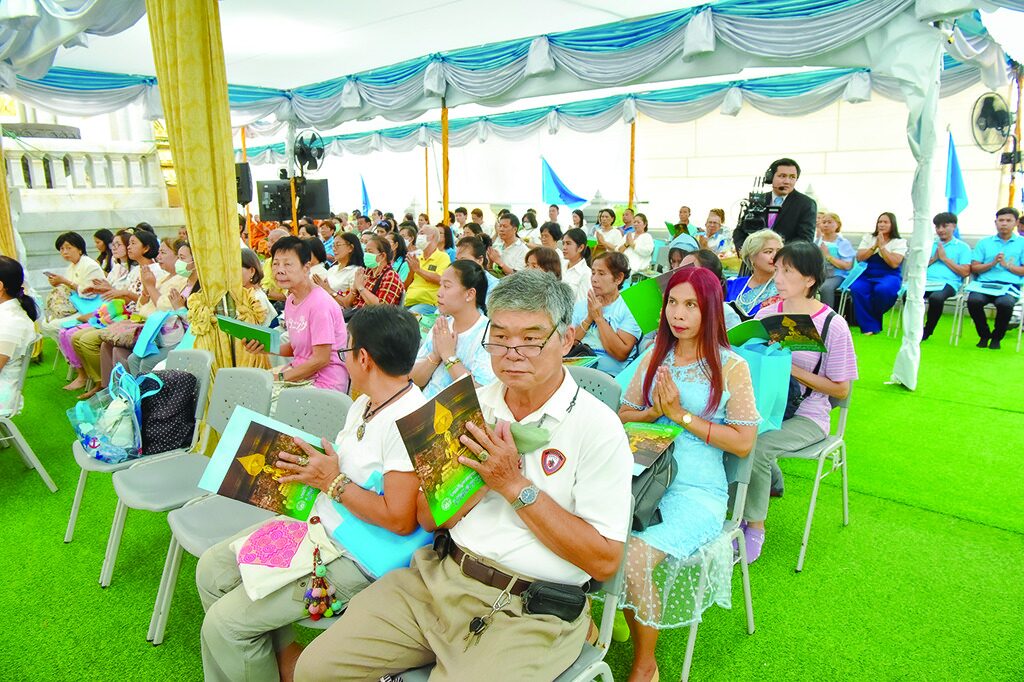 ข่าวสดพระเครื่อง - คณะสงฆ์เจริญพระพุทธมนต์ ถวายราชกุศลพระพันปีหลวง