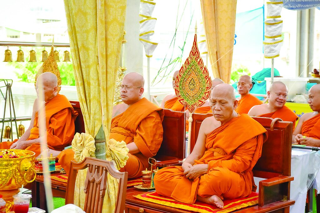 ข่าวสดพระเครื่อง - คณะสงฆ์เจริญพระพุทธมนต์ ถวายราชกุศลพระพันปีหลวง