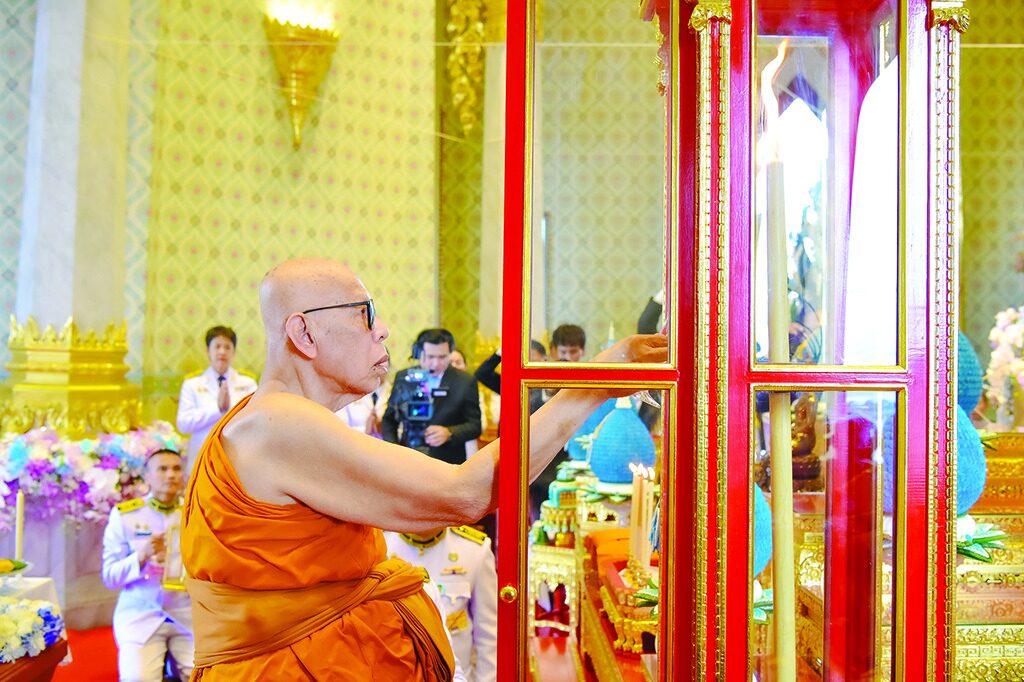 ข่าวสดพระเครื่อง - คณะสงฆ์เจริญพระพุทธมนต์ ถวายราชกุศลพระพันปีหลวง