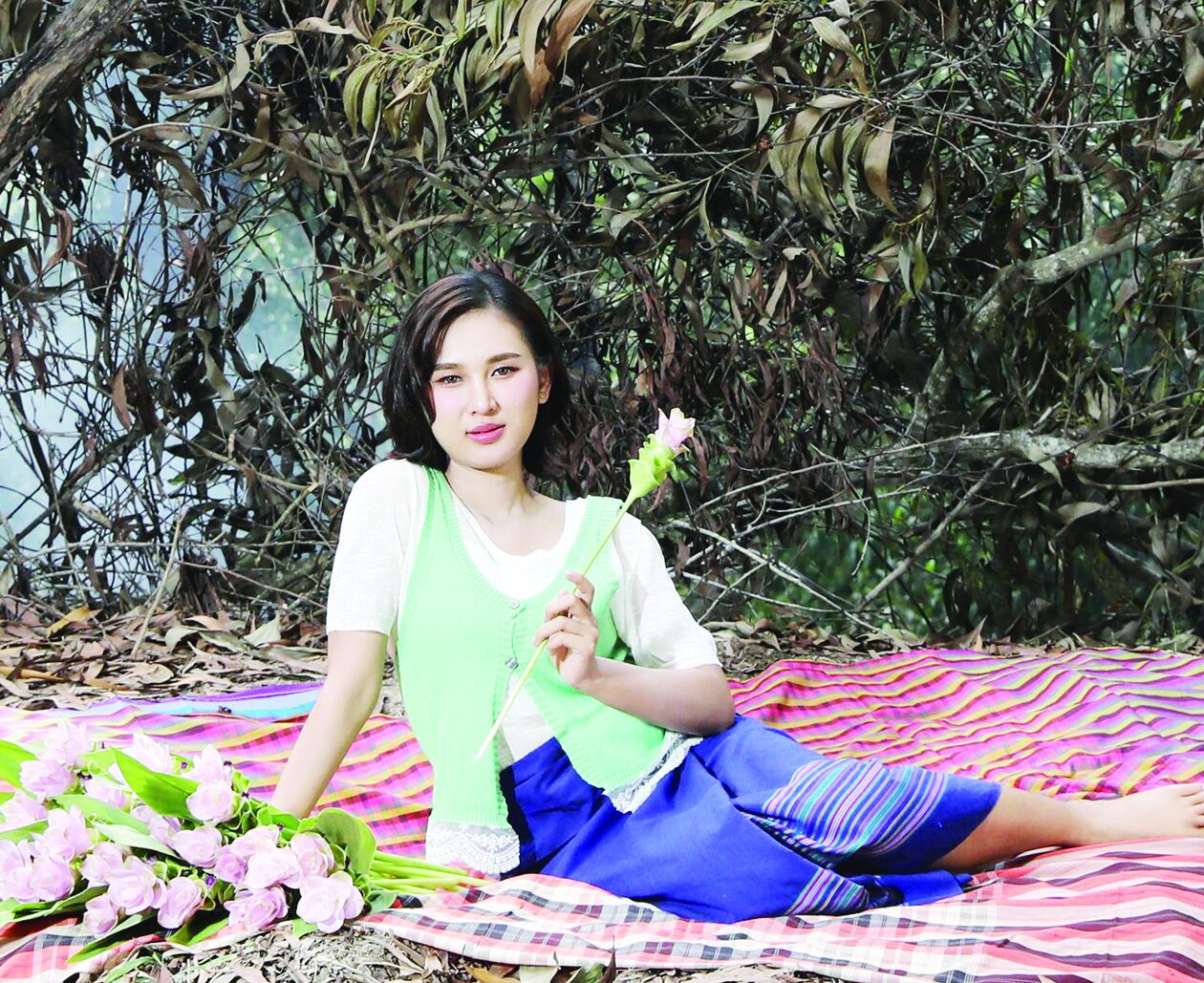 จับกระแสลูกทุ่ง - ‘กีต้าร์ นิภาพร’ว้าวลุกส์ใหม่ ผ้าซิ่นซิ่งได้‘ปิดจ็อบให้น้องแน’
