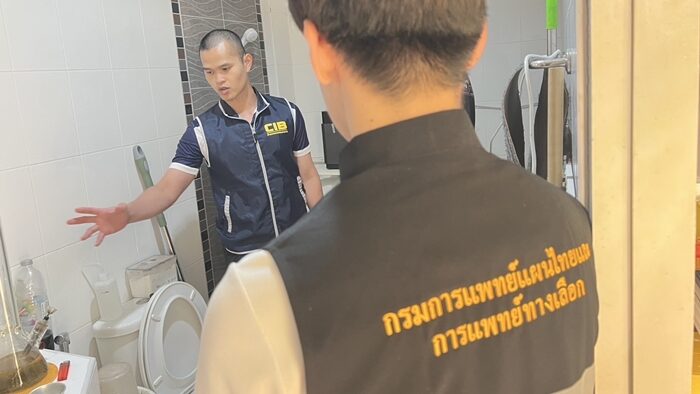 สุดยี้ ดัดแปลงส้วมเป็นที่ผสมสูตร ค้นแหล่งผลิต เยลลี่-คุกกี้ผสมกัญชา ยึดของกลางมูลค่าเกือบล้าน หลังเด็ก 2 ขวบกินจนเข้าโรงพยาบาล