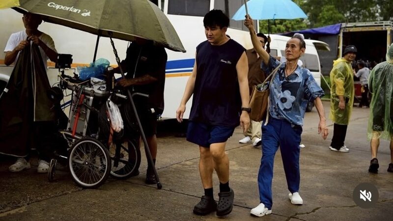พชร์ อานนท์