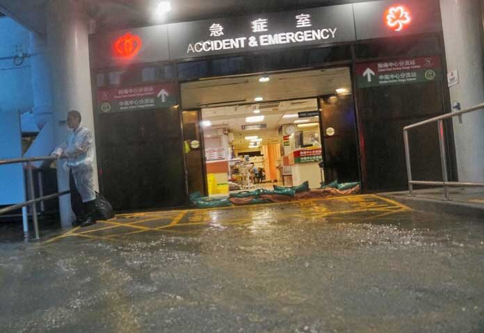 เตือนภัยพายุฝนถล่ม “ระดับสูงสุด” ฮ่องกงผวาฟ้าผ่ารัวๆ เกือบหมื่นครั้งใน 1 ชั่วโมง