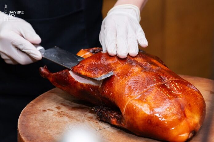 ใบหยกบุฟเฟต์ จัดหนักอีก เป็ดปักกิ่ง-หมูหัน-ซีฟู้ด แบงก์เทามีทอน