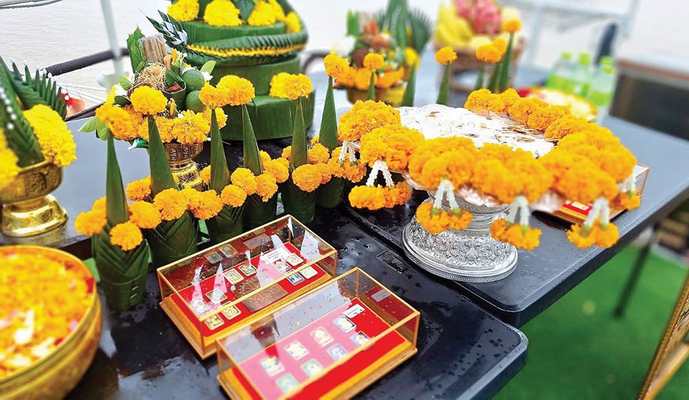 ชวนกันมา พากันมู (เตลู) - รอยพระพุทธบาทเวินปลา ตั้งตระหง่านกลางลำน้ำโขง