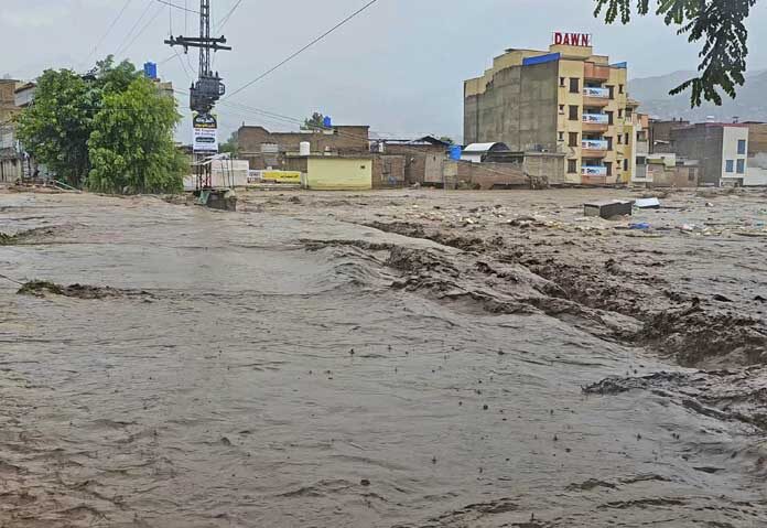 ปากีสถานยังวิกฤต “น้ำท่วมหนัก” ติดต่อกัน 2 วัน ยอดดับทะลุ 300 ศพ-หวั่นเพิ่มอื้อ