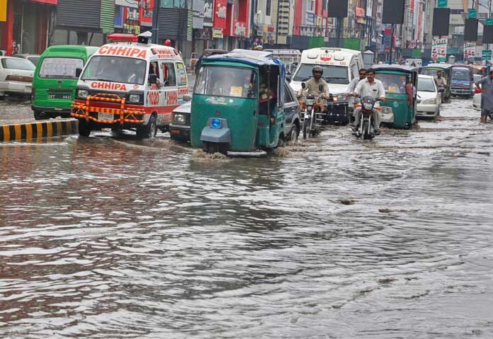 เตือนภัยเพิ่ม “ฝนถล่มอีก” เหยื่อน้ำท่วมในปากีสถานยังพุ่ง-สูญหายกว่า 150 ราย