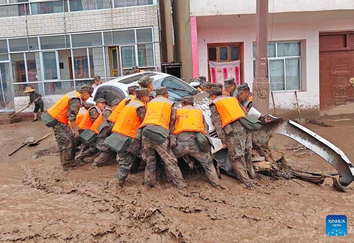 กานซู่เตือนภัยสีแดง “ฝนกระหน่ำ-ท่วมหนัก” สังเวยแล้ว 10 ศพ-ยังสูญหาย 33 ราย