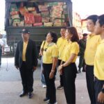 "ร่วมปันน้ำใจ คนไทยไม่ทิ้งกัน" อบจ.สุราษฎร์ฯ นำเครื่องอุปโภค-บริโภค ส่งถึงสุรินทร์