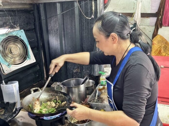 ร้านผัดกะเพราท่านขุน สูตรบ้านๆ พริกแห้ง ไร้น้ำมัน