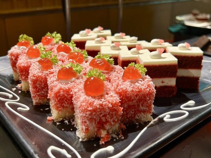 ใบหยกบุฟเฟต์ จัดหนักอีก เป็ดปักกิ่ง-หมูหัน-ซีฟู้ด แบงก์เทามีทอน