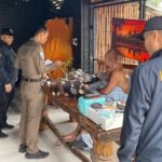 ตม.สุราษฎร์ บุกจับต่างชาติ 2 ราย กลางเกาะสมุย พร้อมยาเสพติด-สื้อเกราะกันกระสุน