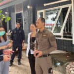 ตม.สุราษฎร์ บุกจับต่างชาติ 2 ราย กลางเกาะสมุย พร้อมยาเสพติด-สื้อเกราะกันกระสุน