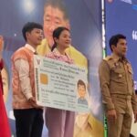 'ธีรรัตน์' มอบบัตรประจำตัวปชช. ให้กำลังใจ ชาวบ้าน แก้ไขปัญหาสัญชาติ-สถานะบุคคล ย้ำประเทศไทย ไม่ทิ้งใครไว้ข้างหลัง