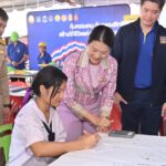 'ธีรรัตน์' มอบบัตรประจำตัวปชช. ให้กำลังใจ ชาวบ้าน แก้ไขปัญหาสัญชาติ-สถานะบุคคล ย้ำประเทศไทย ไม่ทิ้งใครไว้ข้างหลัง