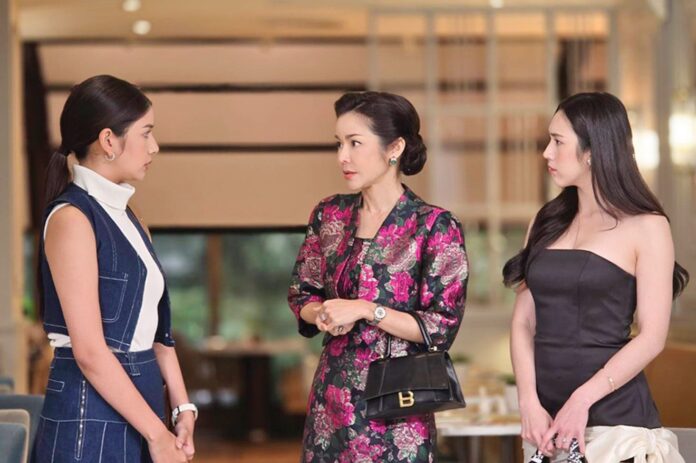 เบื้องหลังมายา