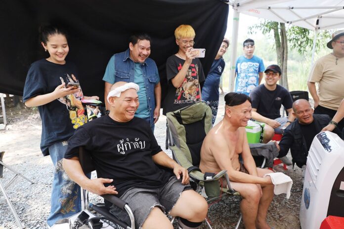 เบื้องหลังมายา