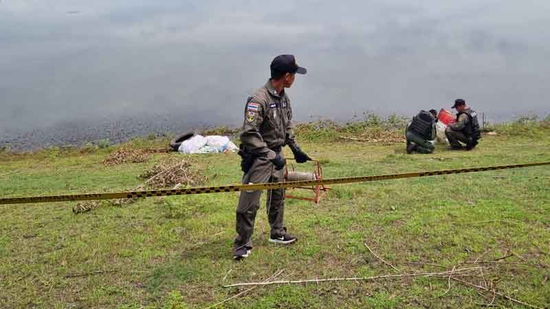 คนตกปลาผงะ เจอระเบิดลูกปืนค.60 ริมอ่างเก็บน้ำ เจ้าหน้าที่ EOD รุดตรวจสอบทำลาย