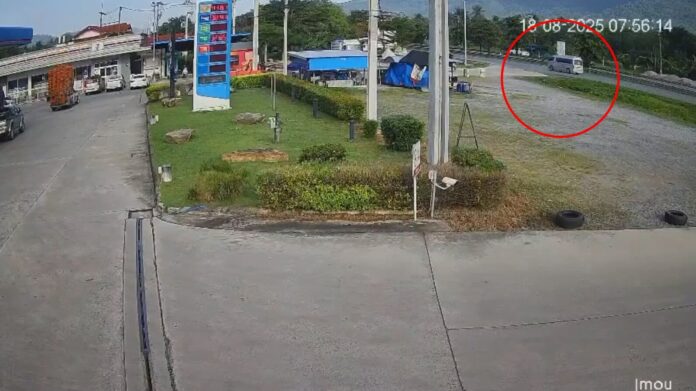 ภาพวงจรปิด เผยนาทีรถตู้พุ่งชนท้ายรถบรรทุก