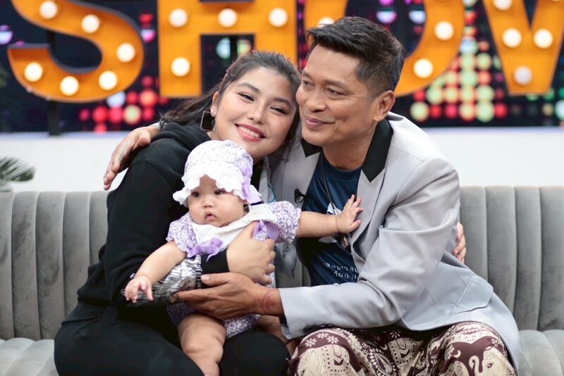 “ชูษี เชิญยิ้ม” ควงลูกสาว เผยความในใจหลังคืนดี เล่านาทีอุ้มท้องบอกพ่อ