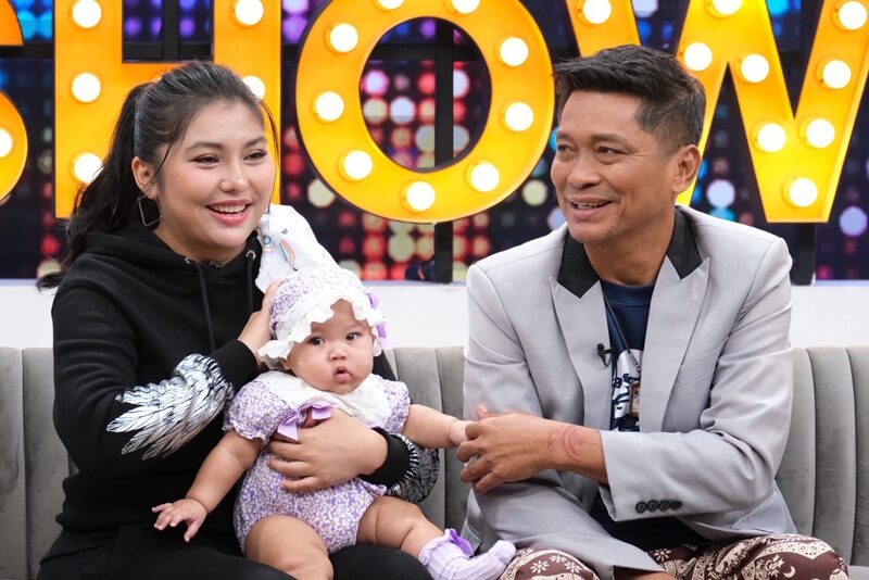 “ชูษี เชิญยิ้ม” ควงลูกสาว เผยความในใจหลังคืนดี เล่านาทีอุ้มท้องบอกพ่อ