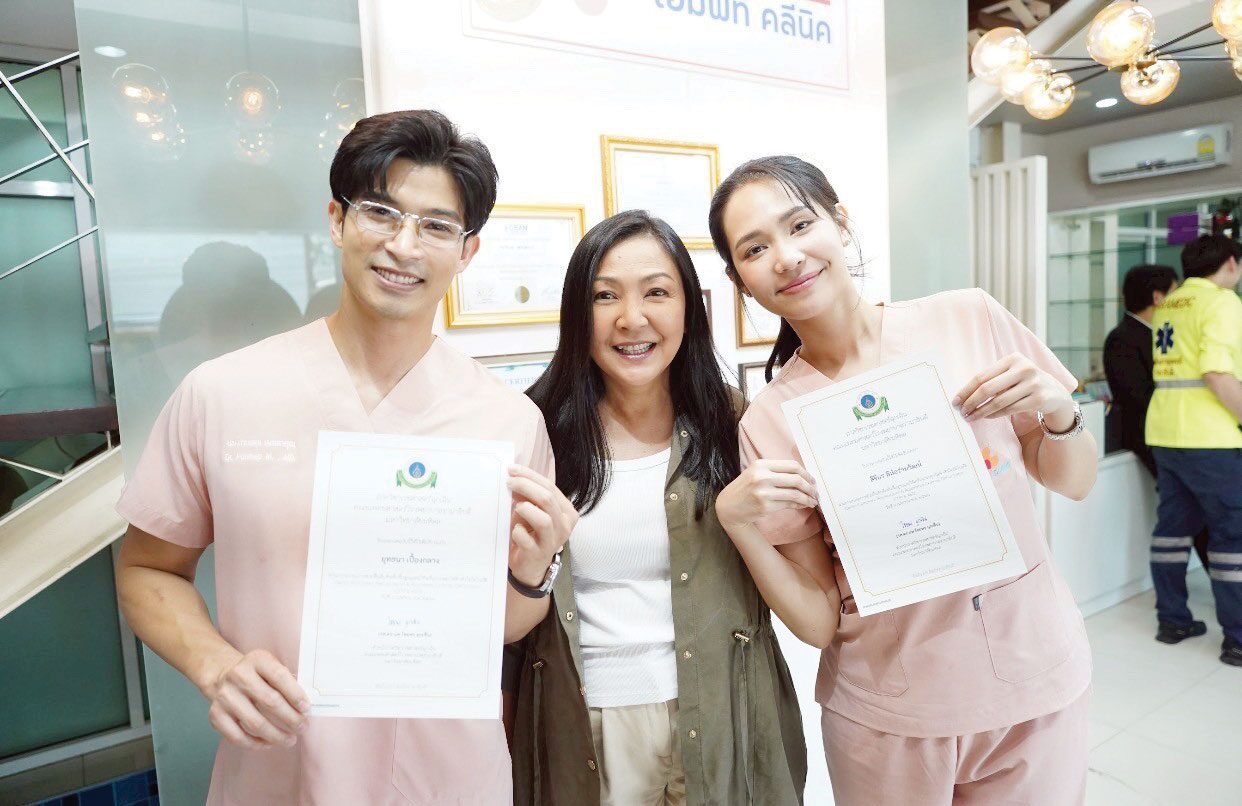 เบื้องหลังมายา